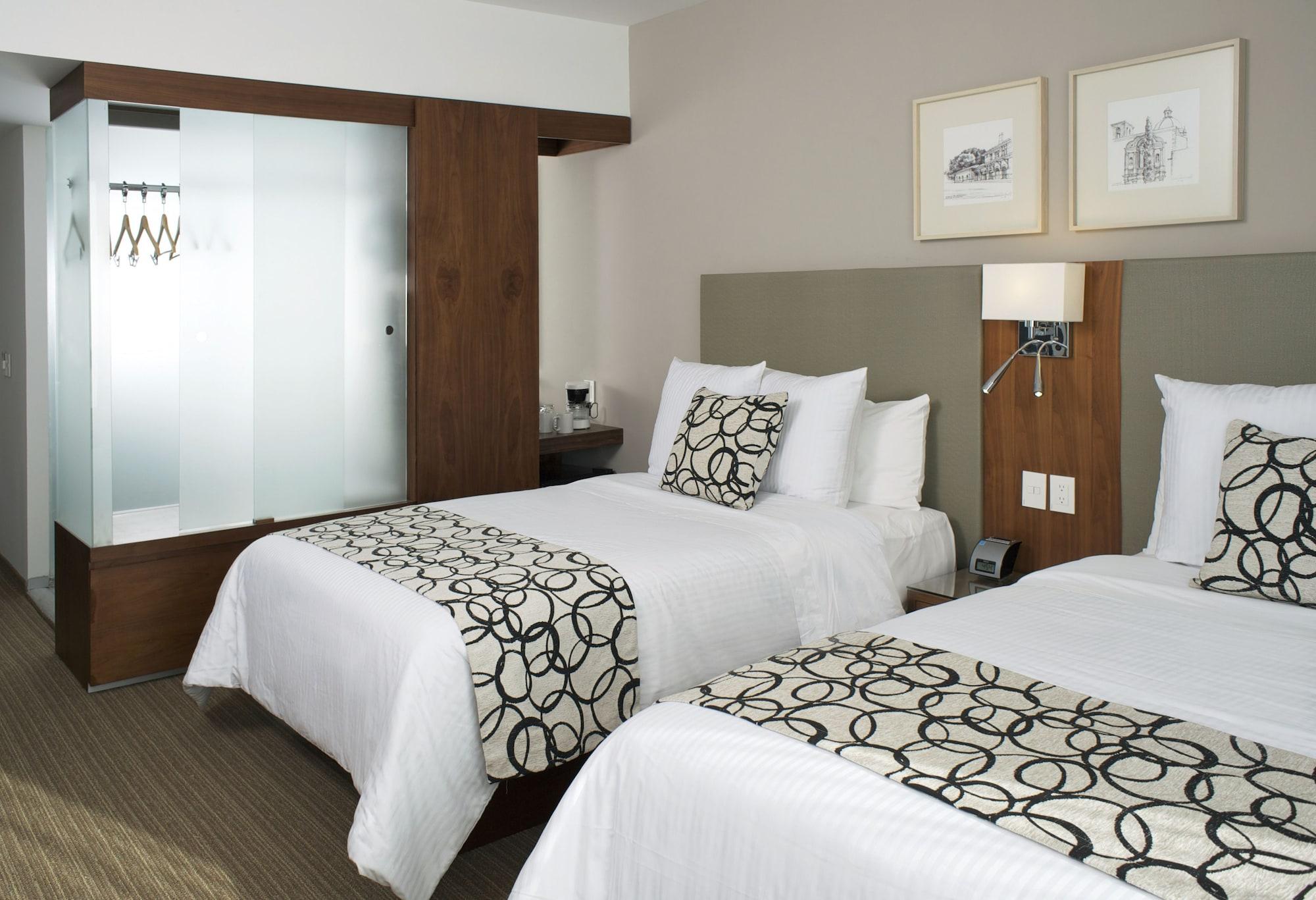 Casa Inn Premium Hotel Queretaro Miranda Kültér fotó A typical room at the Westin