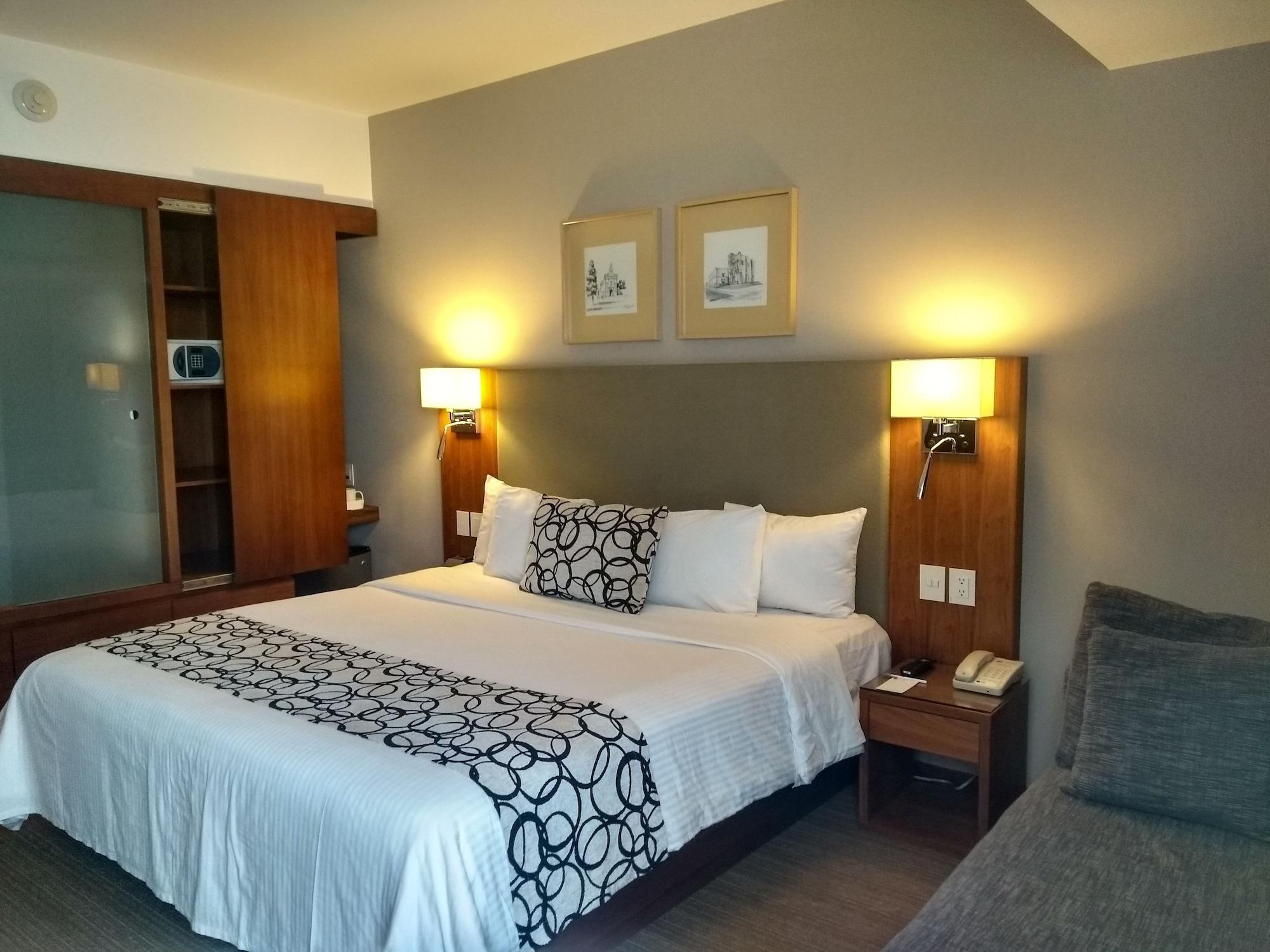 Casa Inn Premium Hotel Queretaro Miranda Kültér fotó A room at the hotel