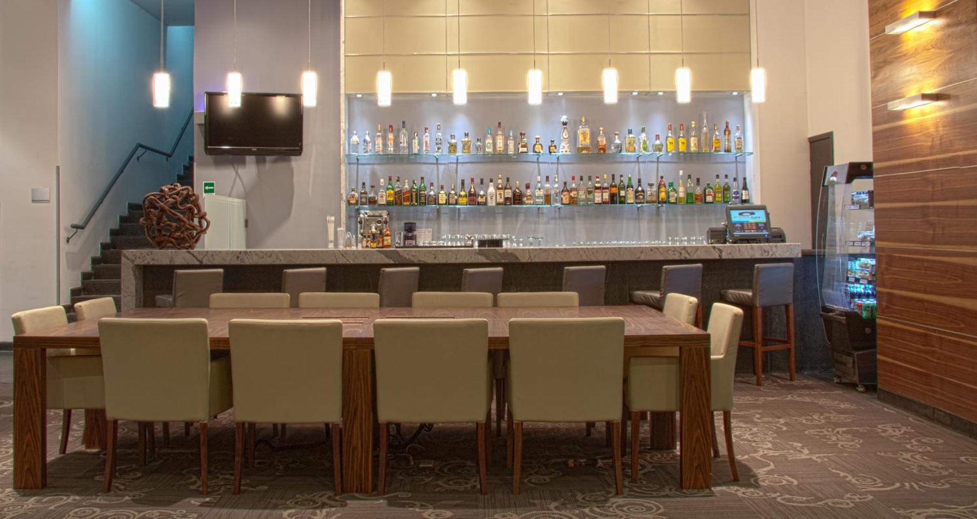 Casa Inn Premium Hotel Queretaro Miranda Kültér fotó The bar at the lounge