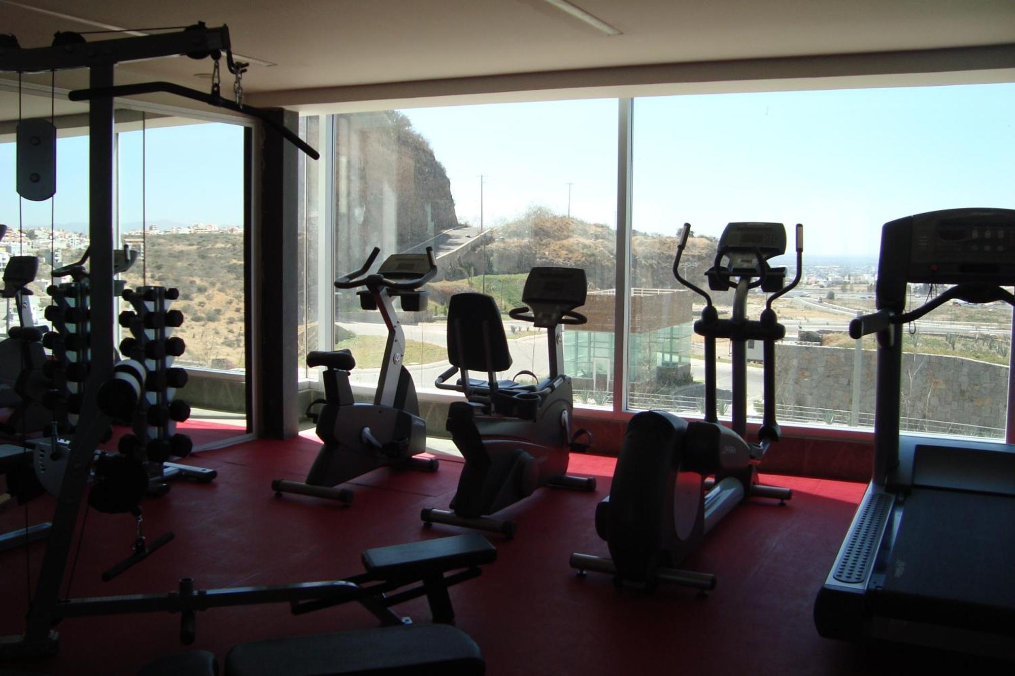 Casa Inn Premium Hotel Queretaro Miranda Kültér fotó A gym in Athens, Greece