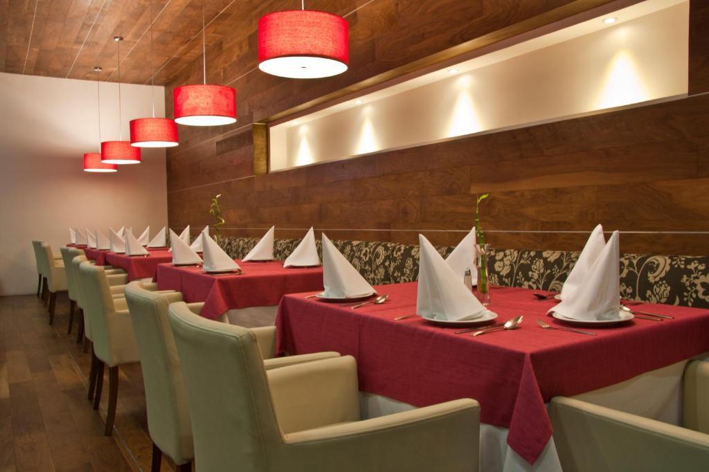 Casa Inn Premium Hotel Queretaro Miranda Kültér fotó Restaurant interior