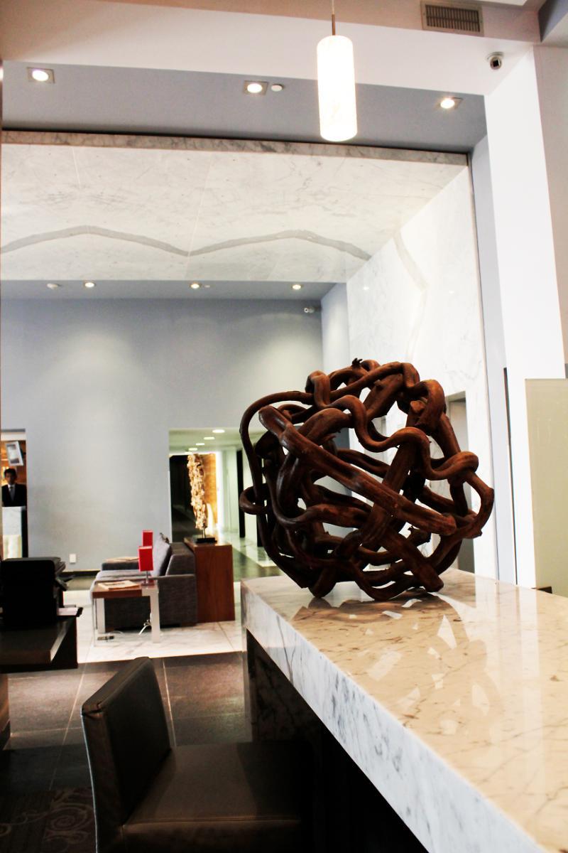 Casa Inn Premium Hotel Queretaro Miranda Kültér fotó The sculpture "The World" by the artist at the entrance of the hotel