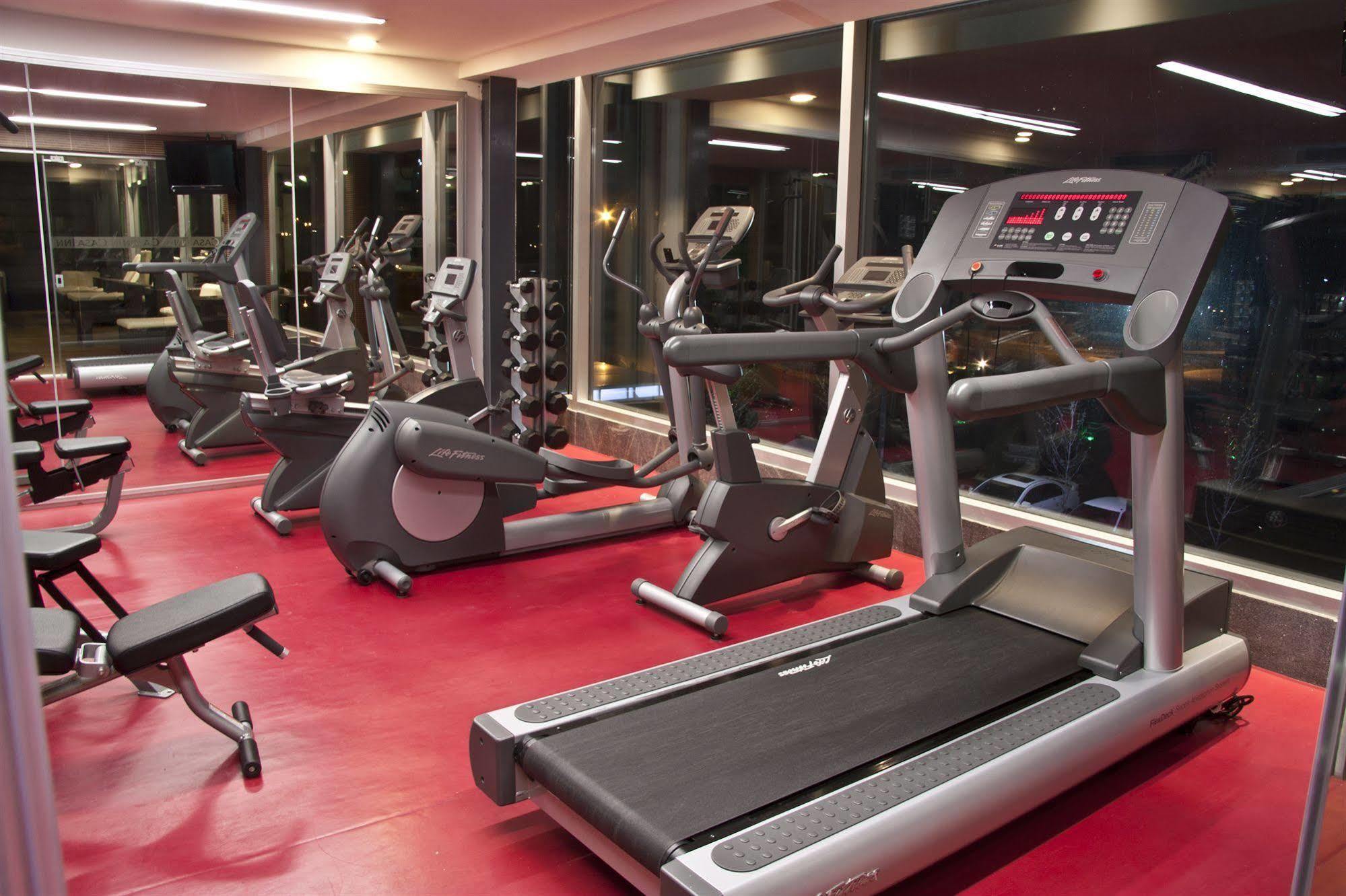 Casa Inn Premium Hotel Queretaro Miranda Kültér fotó A treadmill